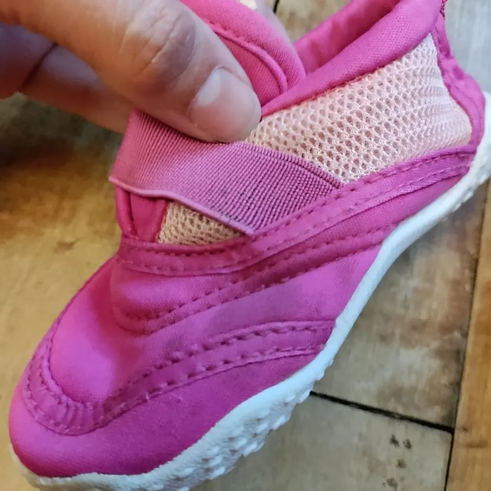 Koala kids size 6 water shoes girls pink summer vacation beach